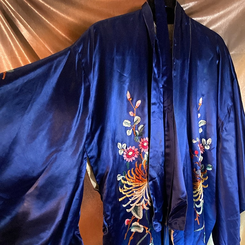 Vintage 1930’s satin/sill Blue Embroidered Kimono chrysanthemum with belt. G